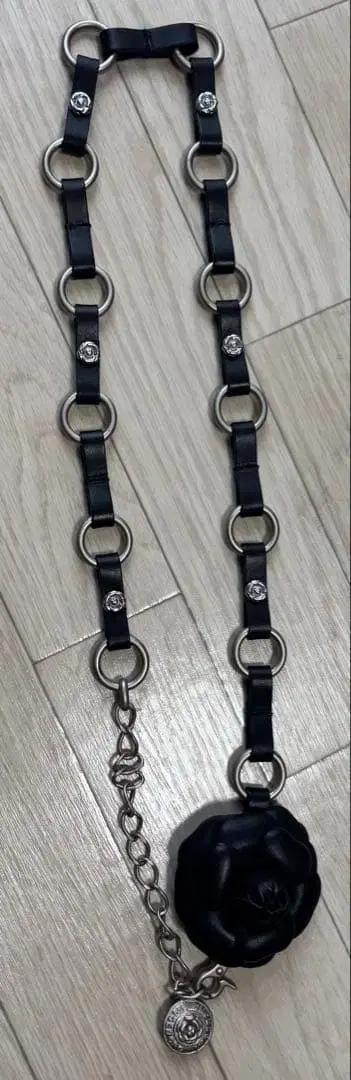 INGEBORG 잉게보그 블랙 까멜리아 체인 벨트 블랙 컬러