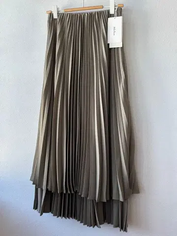 [택 포함 새상품] 미라 오웬 레이어드 플리츠 스커트