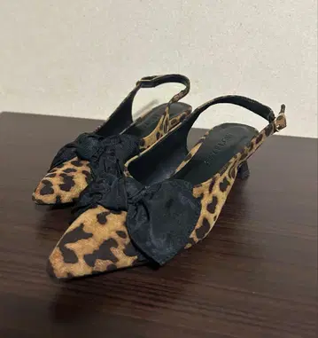 BAYFLOW 레오파드 무늬 슬링백 펌프스