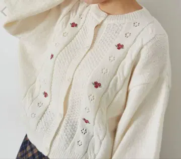 새상품 사만사 모스모스 에카 소포 꽃 자수 가디건 아이보리