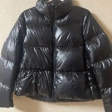 UNIQLO 울트라 라이트 다운 샤이니 볼륨 자켓 블랙 S