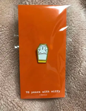 미피 전시 70주년 핀 배지 소중한 할머니