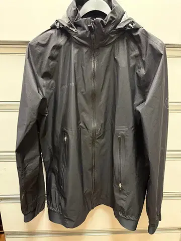 MAMMUT 블랙 컬러 마운틴 파카