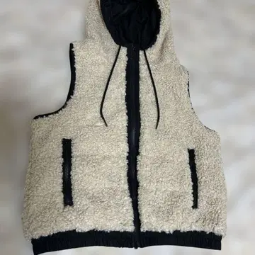 c'estmoijeu/후드 부착 보아 베스트 크림색