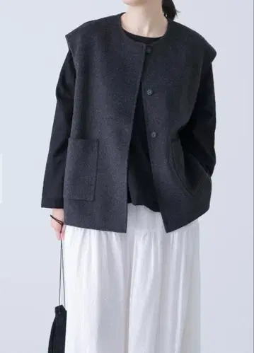 이번 시즌 새상품급 카구레 울 리버 베스트 차콜 그레이 kagure