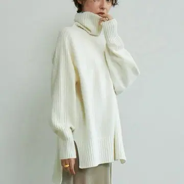 [택 포함 새상품] 가리알다 가란테 백 슬릿 터틀 니트 일본제