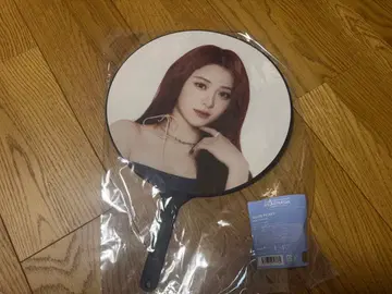 르세라핌 윤진 공식 부채