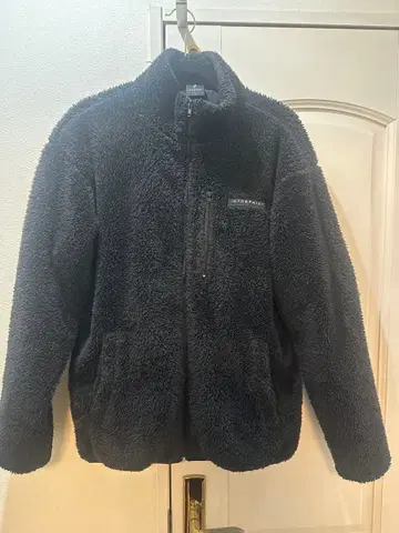 IN THE PAINT 블랙 플리스 자켓