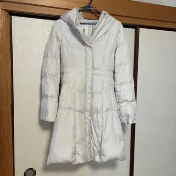 화이트 후드 부착 롱 다운 자켓