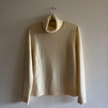 유니클로 UNIQLO 캐시미어 니트 화이트