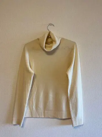 유니클로 UNIQLO 캐시미어 니트 화이트