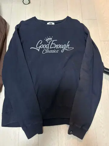 good enough 클래식 로고 맨투맨