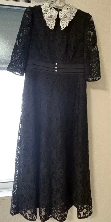 Leja 레이스 카라 부착 블랙 맥시 드레스