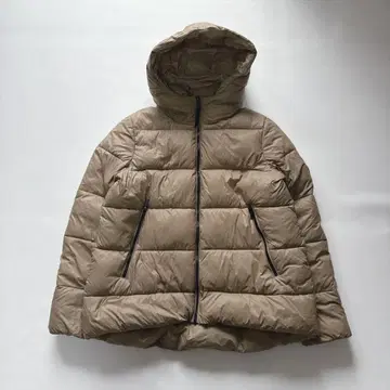 후드 부착 베이지 다운 자켓