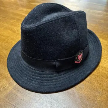 블랙 울 햇 엠블럼 부착