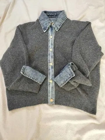 울 데님 카라 부착 긴팔 스웨터