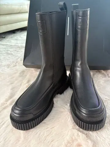 Armani Exchange 블랙 통굽 부티 Platform boots