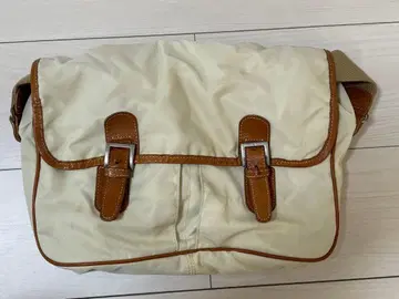 나일론제 숄더백 크림색