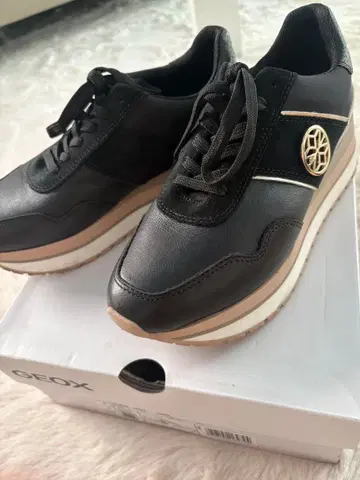 GEOX 통굽 스니커즈 블랙 36