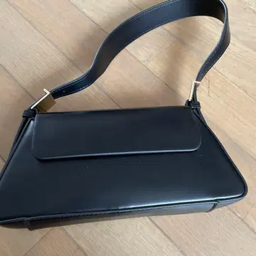 블랙 핸드백 심플한 디자인 ZARA