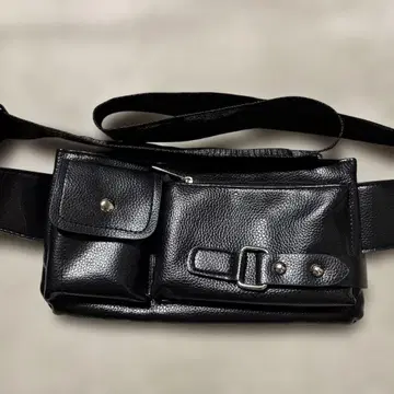 블랙 합성 피혁 바디백