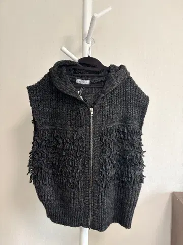 프린지 장식 다크 그레이 니트 베스트 새상품