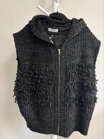 프린지 장식 다크 그레이 니트 베스트 새상품