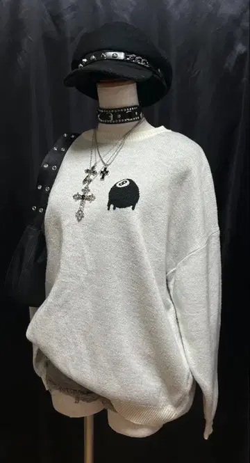 SPINNS 8볼 디자인 니트 스웨터