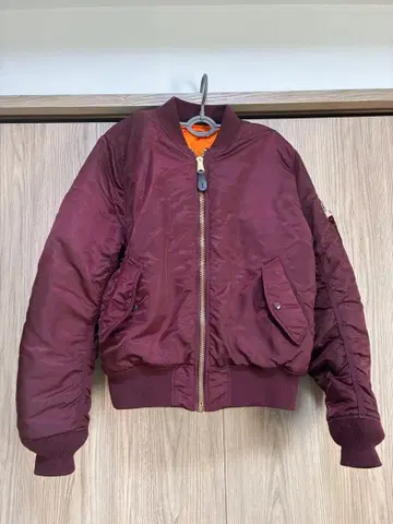 ALPHA INDUSTRIES MA-1 다운 자켓