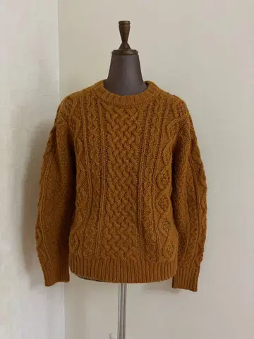 브라운 케이블 니트 긴팔 스웨터