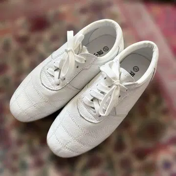 태극권 유록소장 화이트 스니커즈 37(23.5cm)