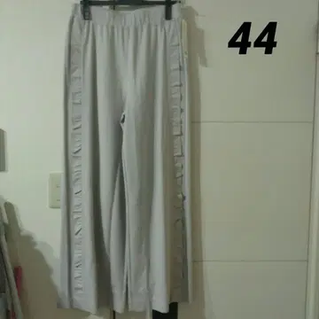 완판 [ 새상품 ] 슈퍼뷰티 프릴 디자인 분또 소재 팬츠 44