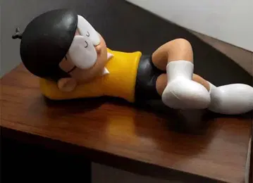 진구(노비타) 피규어 낮잠