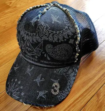 미사용 새상품 1PIU1UGUALE3 다크 데님 캡