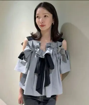 SNIDEL 오프숄더 리본 블라우스 그레이 블랙