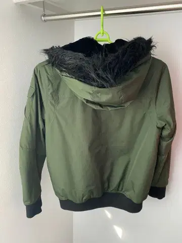 ASTRUCT N2B 플라이트 자켓 블랙 퍼 포함