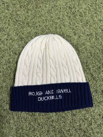 Rough and Swell Duckbills 니트 모자