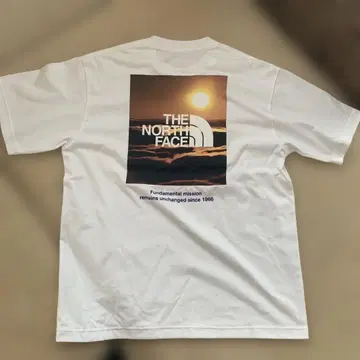 THE NORTH FACE 화이트 T셔츠