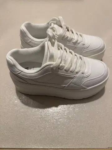 ZARA 플랫폼 스니커즈 [ 38 사이즈 새상품급 ]