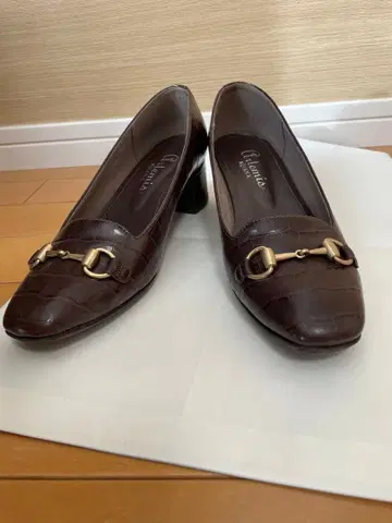 artemis by DIANA 비트 장식 힐 로퍼 24cm