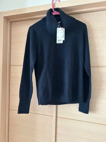 유니클로 캐시미어 터틀넥 니트 스웨터 L 사이즈 네이비