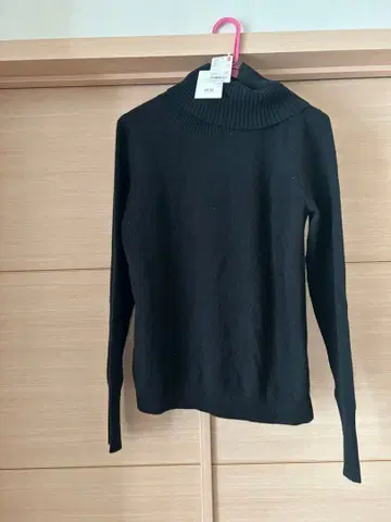 유니클로 캐시미어 터틀넥 스웨터 블랙 긴팔