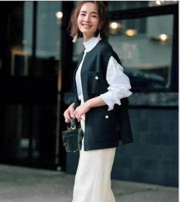 UNFILO 펄 버튼 니트 베스트 VERY 콜라보