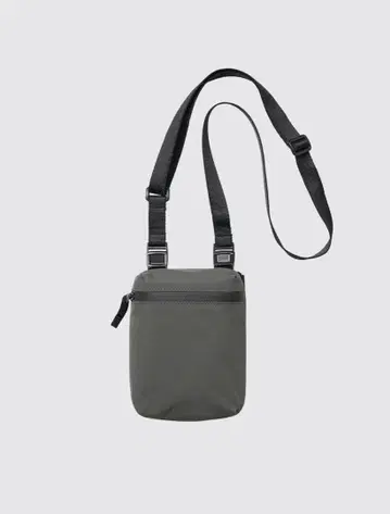 [미사용 새상품] Uniqlo U 미니백 다크 그레이 택 포함