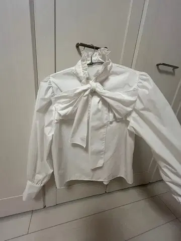 리본 화이트 셔츠 블라우스