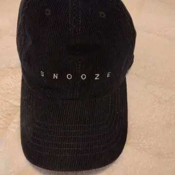 베이크루즈 SNOOZE 코듀로이 야구 모자 블랙