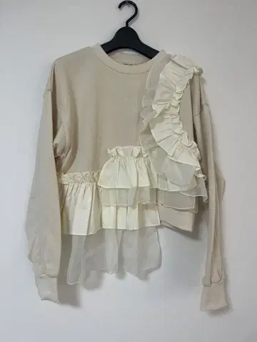 KBF 프릴 트레이닝복