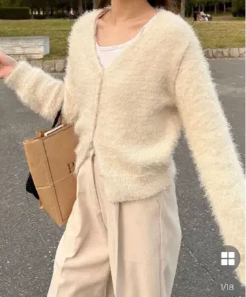 nugu 아이보리 V넥 퍼 가디건