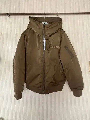 AVIREX 후드 부착 자켓 올리브
