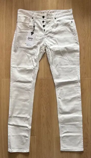 DENHAM 화이트 슬림핏 데님